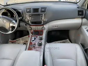 Toyota Highlander Limited 3.5l 4WD 2013 Gray