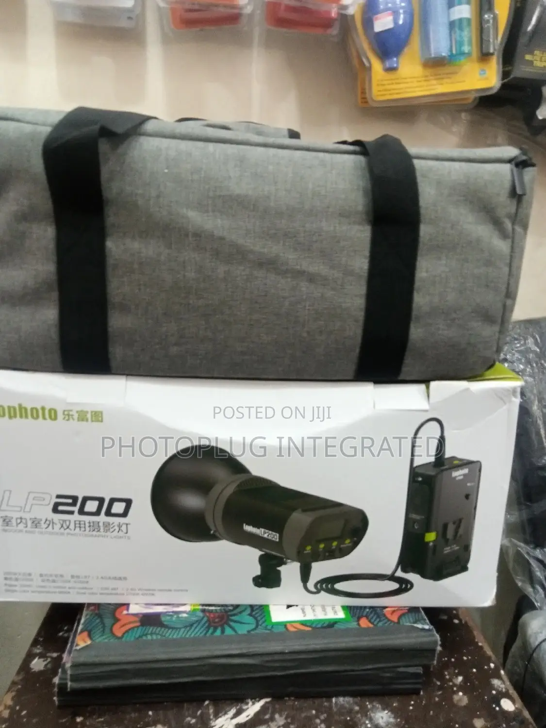 Led Light Lophoto Lp200-Bi Light With Carrying Bag
