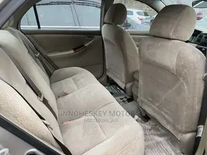Toyota Corolla LE 2004 Gold