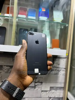 Photo - Apple iPhone 7 Plus 128 GB Black