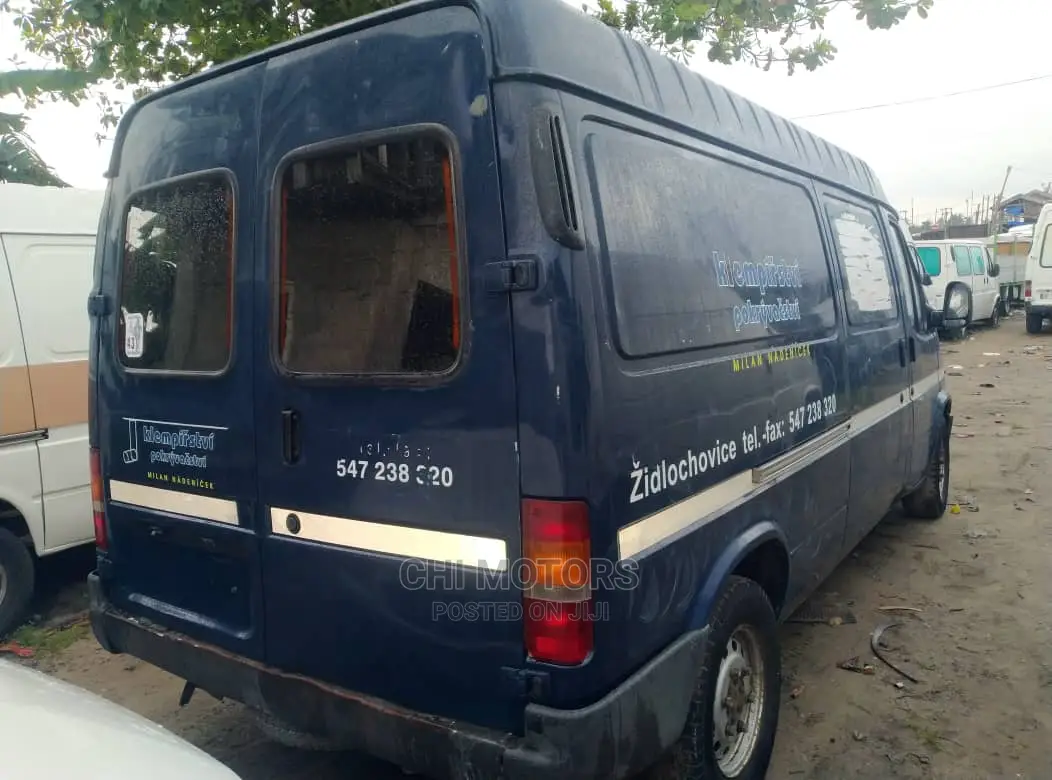 Ford Transit 2000 Blue