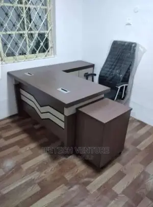 Executive Boss Table With Chair