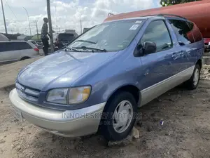 Toyota Sienna XLE & 1 hatch 2000 Blue
