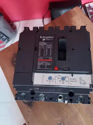 200A 4pole Schneider Breaker