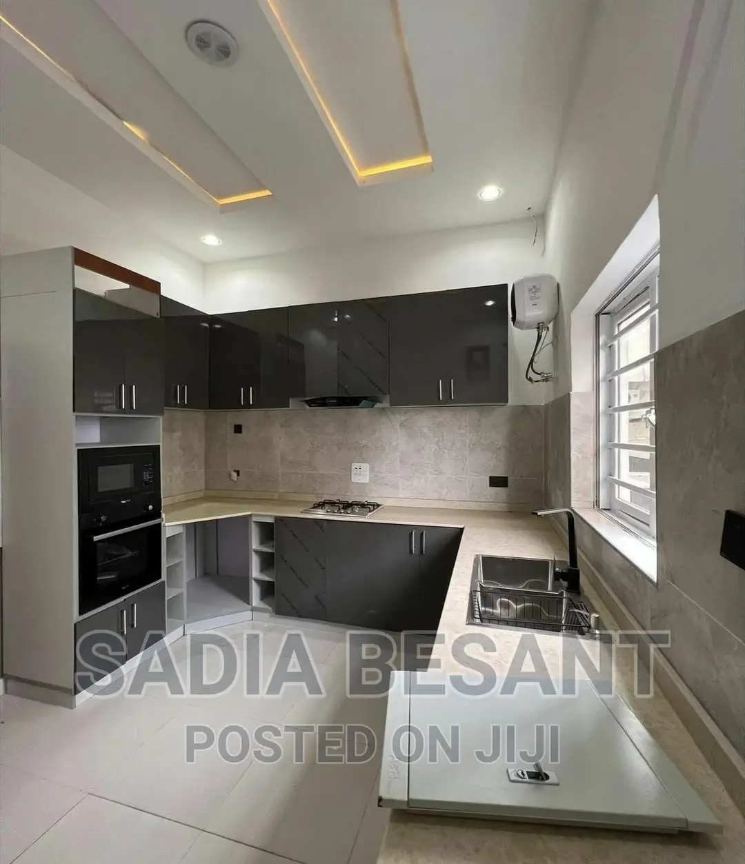 Exquisite Kitchen Cabinet Design With Accessories