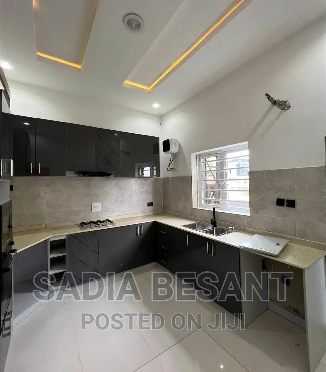 Exquisite Kitchen Cabinet Design With Accessories