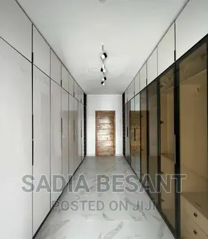 Luxury Walk-in Closet Interior Design
