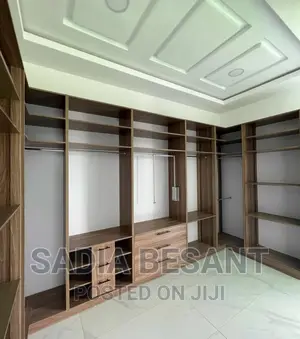 Luxury Walk-in Closet Interior Design