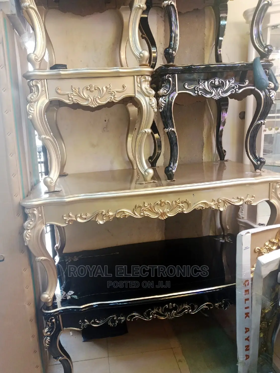 Classic Royal Big Center Table With Two Stool