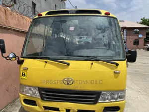 Toyota Coaster 2017 Yellow