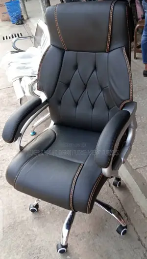 Quality Executive Adjustable Swivel Leather Office Chair.