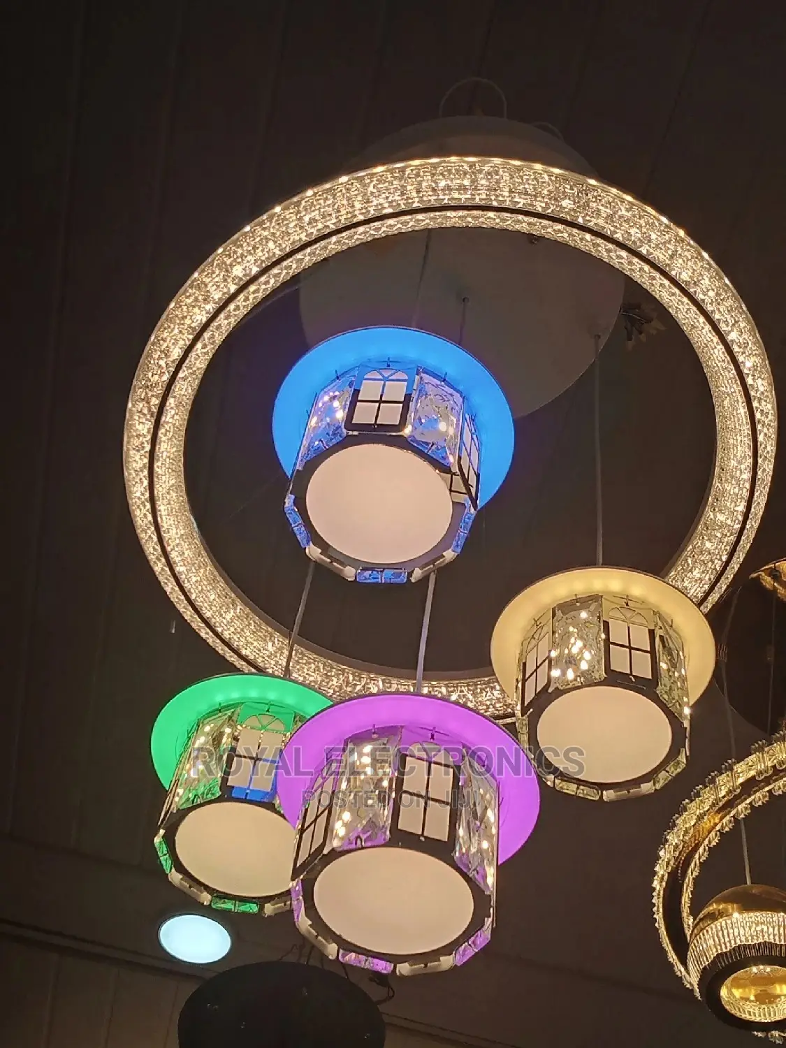 Trendy Design LED Chandalier Dropping Lighting