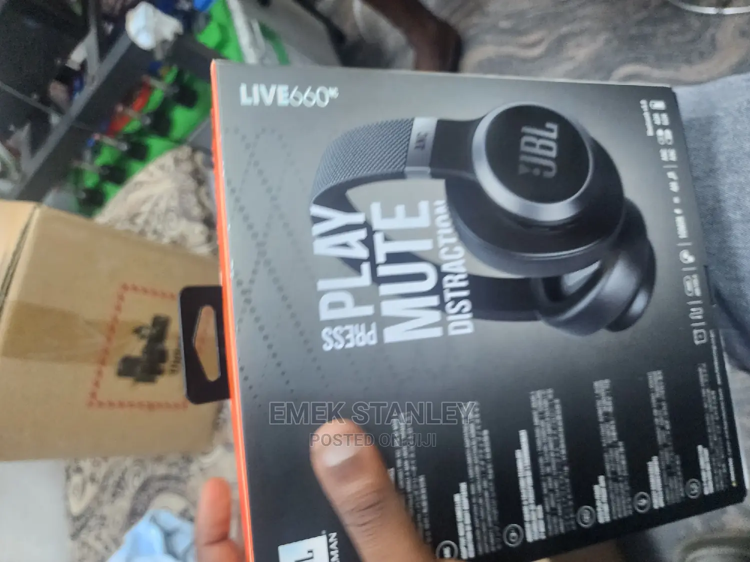 JBL Live 660