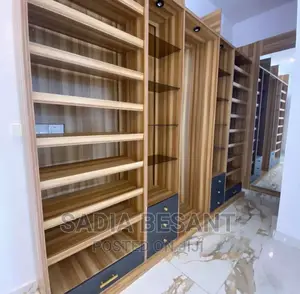 Luxurious Walk-in Closet Interior Design