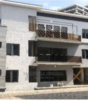 3bdrm Block of Flats in Parkview Estate for sale