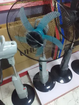 Duravolt 18" Rechargeable Fan