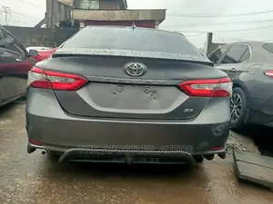 Toyota Camry SE (2.5L 4cyl 8A) 2019 Gray