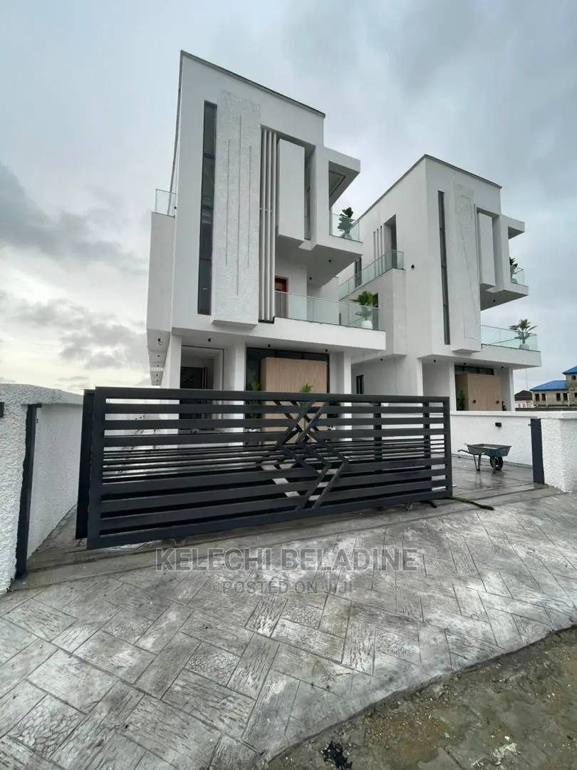 5bdrm Duplex in Chevron for sale