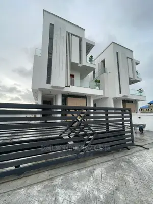 5bdrm Duplex in Chevron for sale