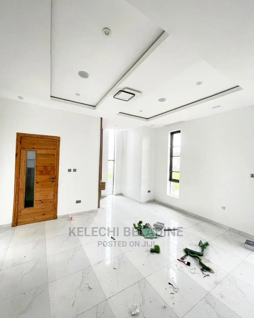 5bdrm Duplex in Chevron for sale