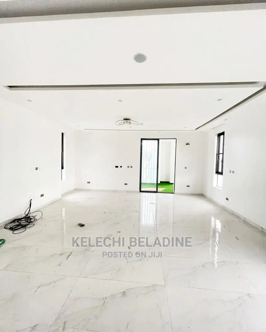 5bdrm Duplex in Chevron for sale