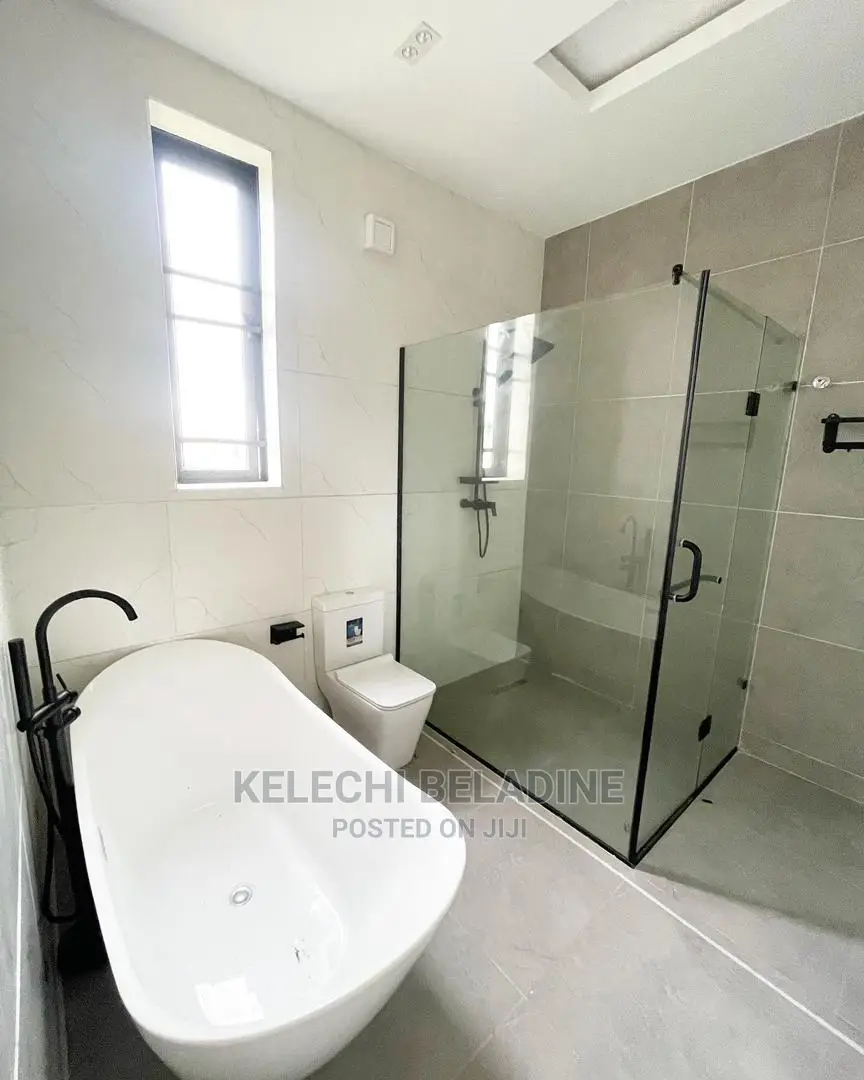 5bdrm Duplex in Chevron for sale