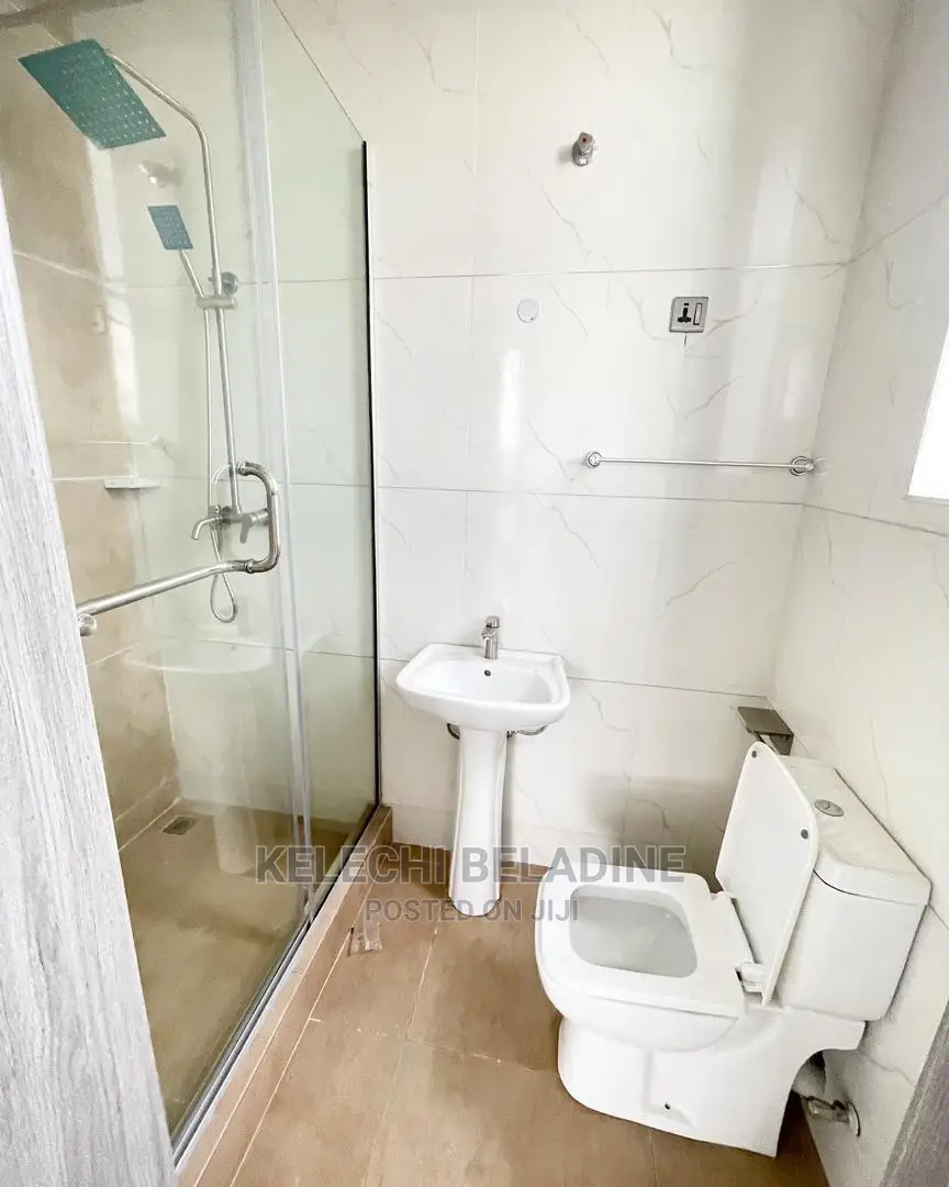 5bdrm Duplex in Chevron for sale