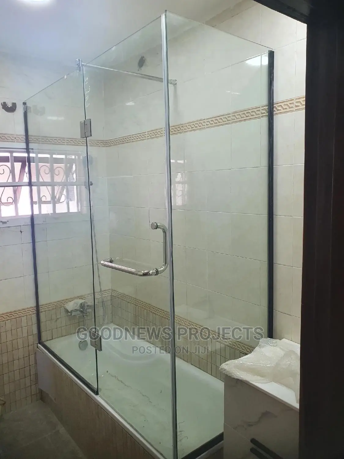 Clear Frameless Glass Cubicle