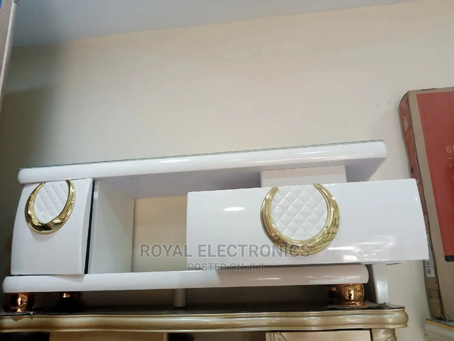 Royal Center Table With Drawer