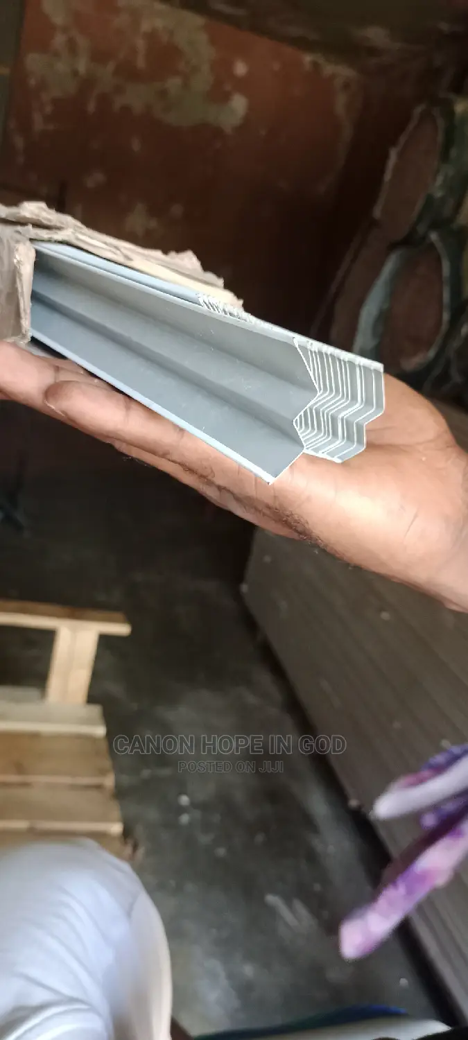 Shadowline Wall Angle 3m