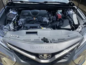 Toyota Camry SE FWD (2.5L 4cyl 8AM) 2018 Gray