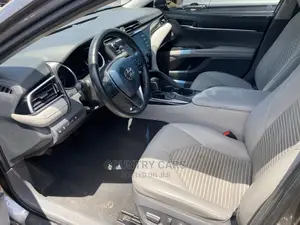 Toyota Camry SE FWD (2.5L 4cyl 8AM) 2018 Gray