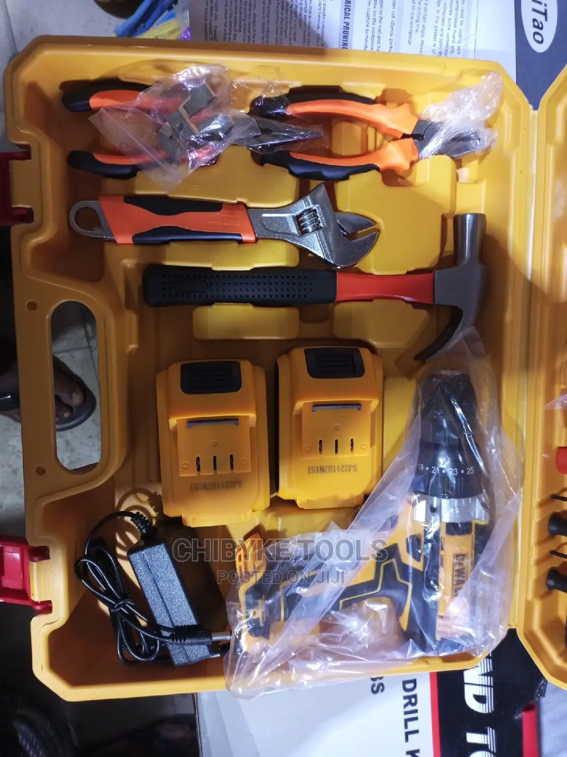 Dewalt Tools Kit With Cordless Drill