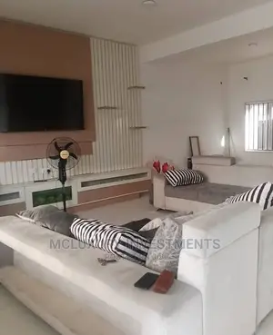 Furnished 4bdrm Townhouse / Terrace in Off Platinum Way, Lekki