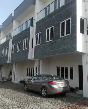 Furnished 4bdrm Townhouse / Terrace in Off Platinum Way, Lekki