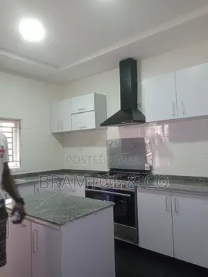 3bdrm Block of Flats in With Bq, Abuja (FCT) for rent