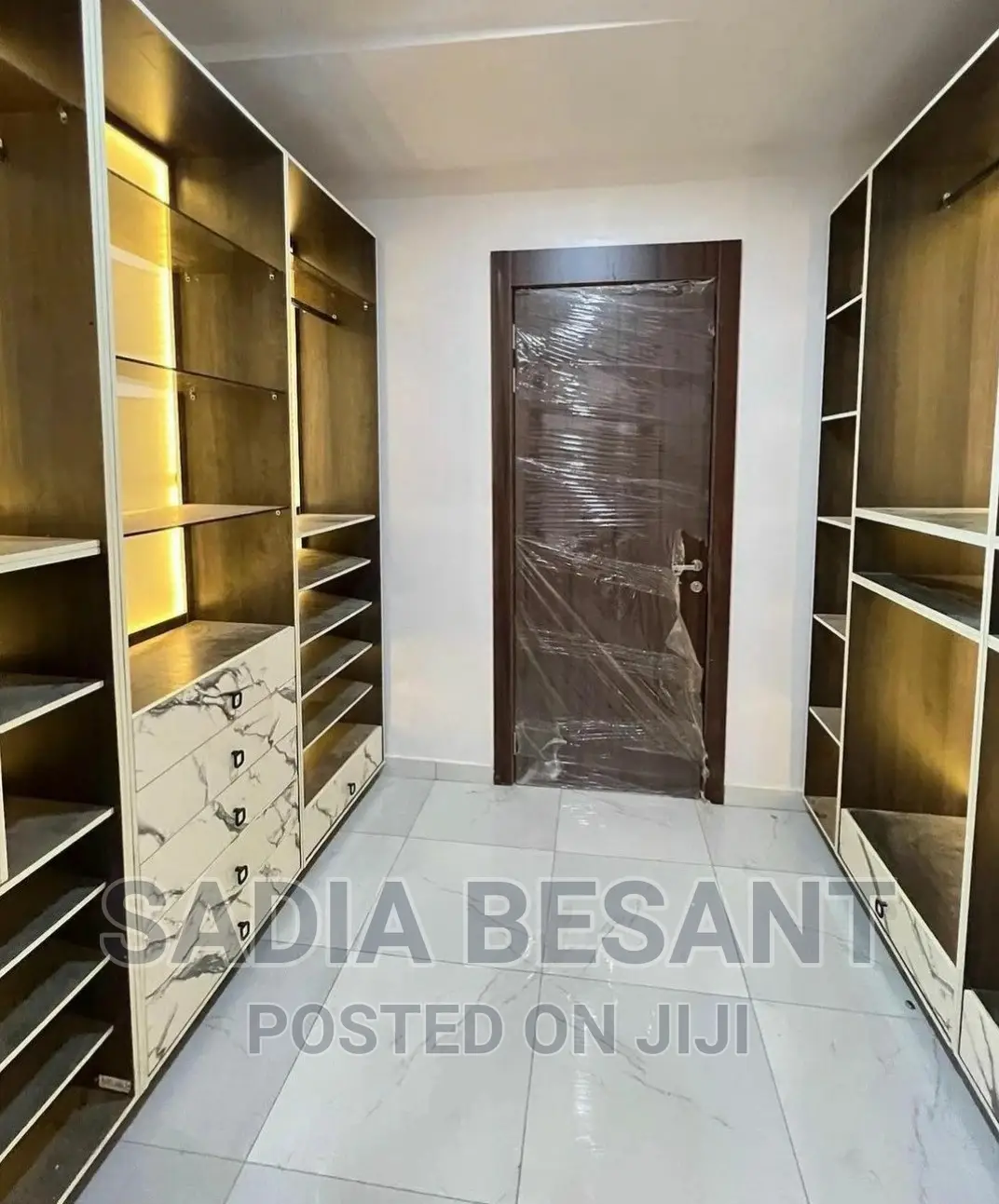 Luxury Walk-in Closet Interior Design