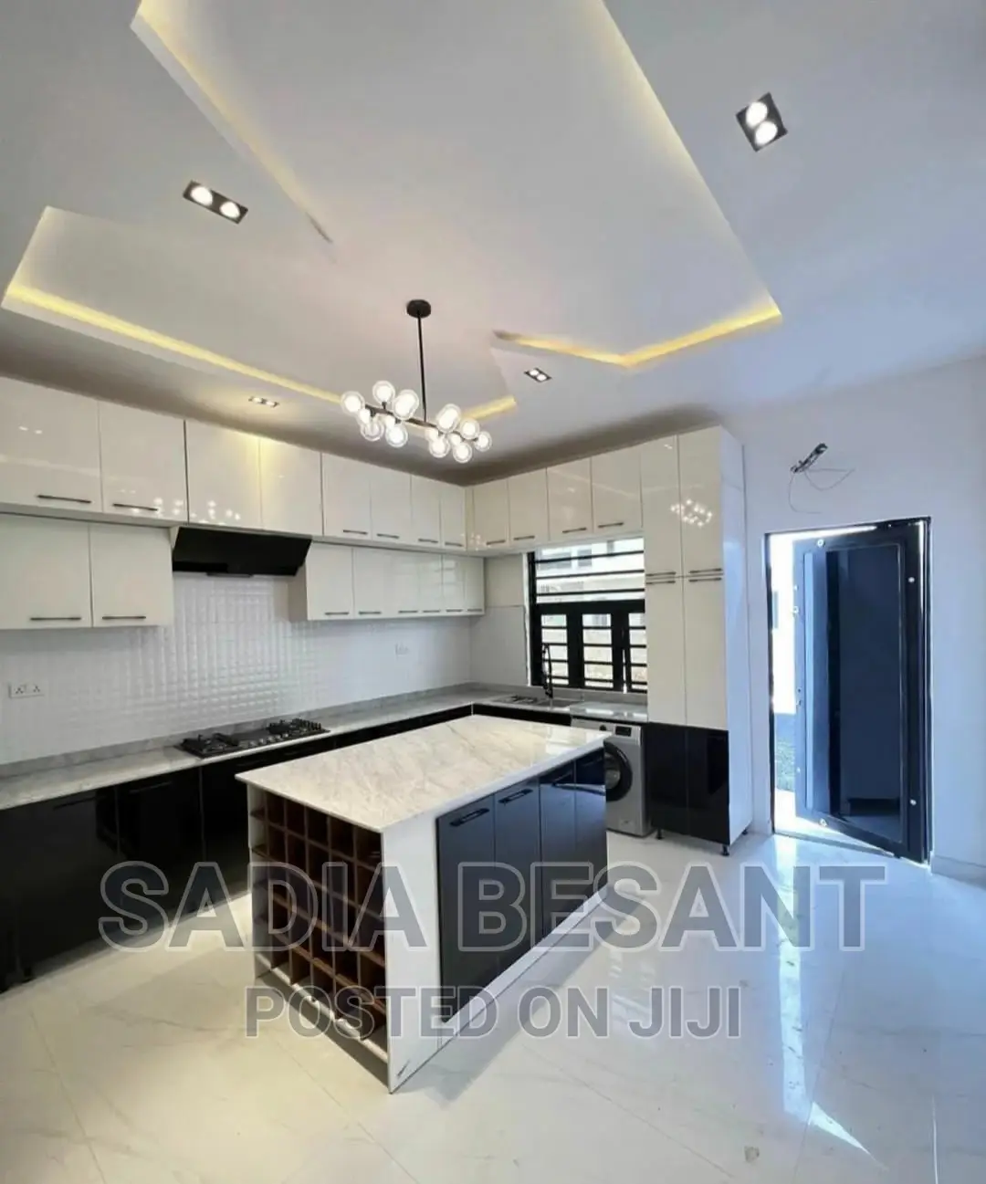 Luxury Kitchen Cabinet Design With Accessories