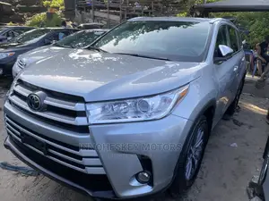 Toyota Highlander XLE 2019 Gray