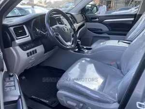 Toyota Highlander XLE 2019 Gray