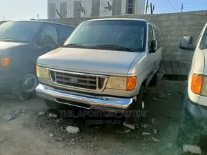 Photo - Ford E350 2006 Grey