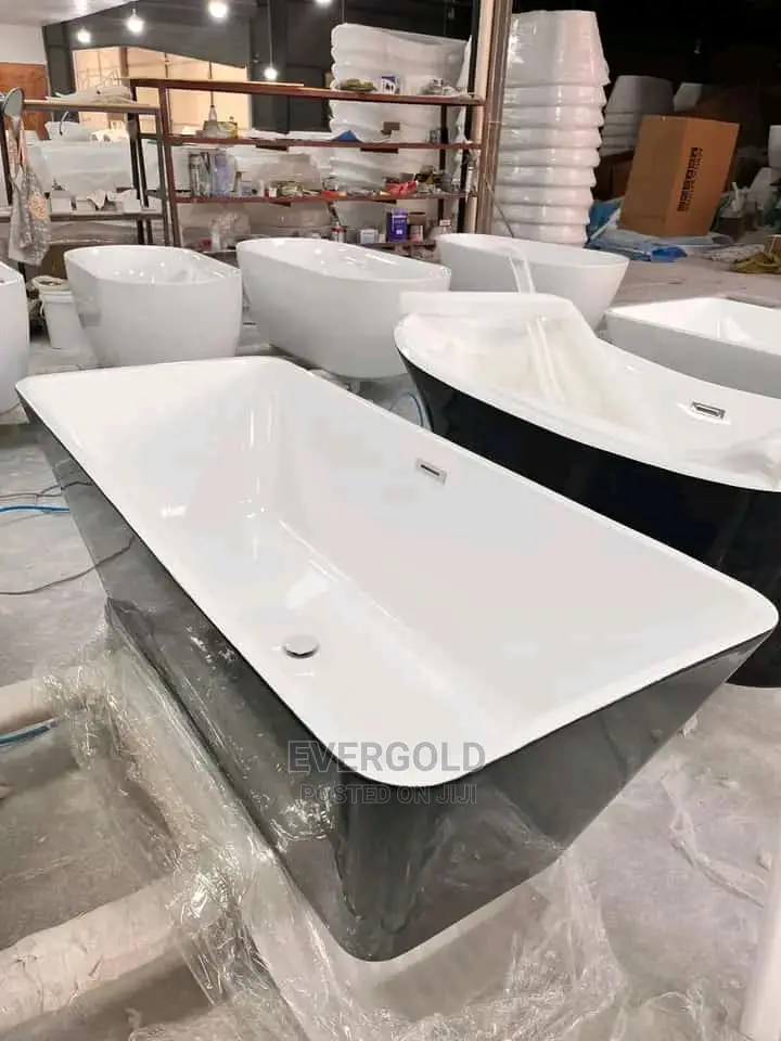 Executive Bathtub With Waste Available