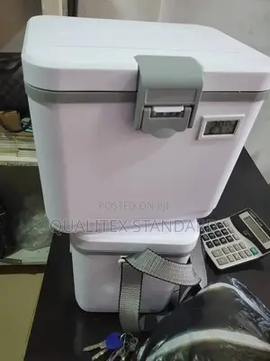 Vaccine Box With Temperature Display