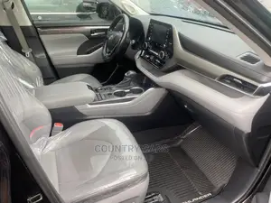 Toyota Highlander Limited 2021 Black