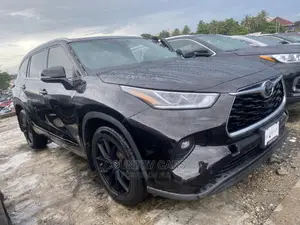 Toyota Highlander Limited 2021 Black