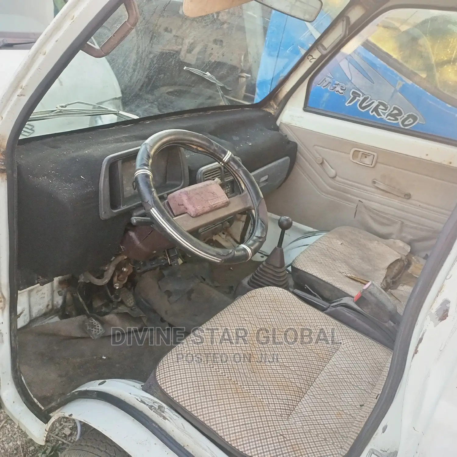 Daihatsu Hijet 2000 White
