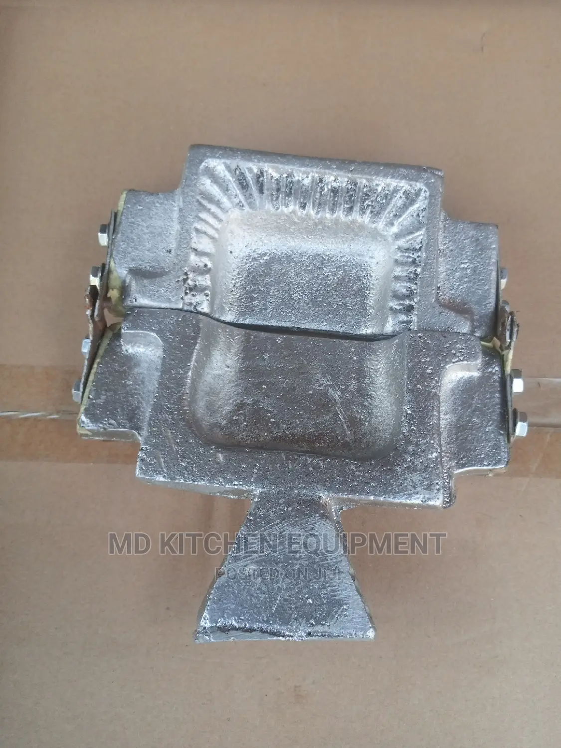 Chicken Pie Moulder