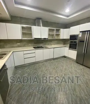 Contemporary Kitchen Cabinet Design With Accessories
