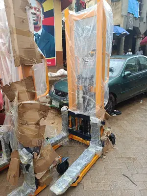 2ton Manuel Stacker