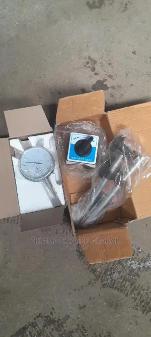 Magnetic Base With Dial Gauge
